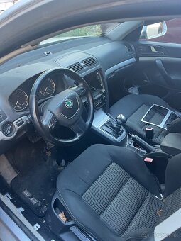 Rozpredam Octavia 2 combi facelift  2.0tdi  0918132843 - 2
