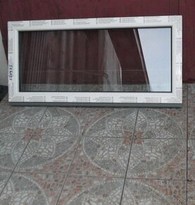 Predám fixne okno š110cm x v68cm antracit/biela - 2
