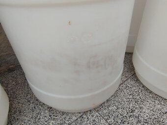 Plastové nádoby 50 L, predám. - 2