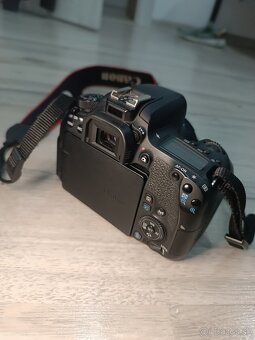 Canon EOS 77D - 2