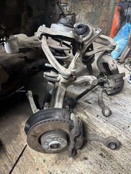 Audi a6c6 predné otoče/tehlice komplet - 2