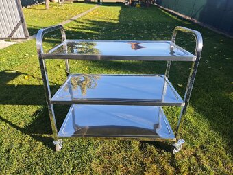 Nerezový stolík na koleckach - 2