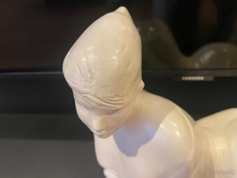 Retro socha ležiacej ženy - 2