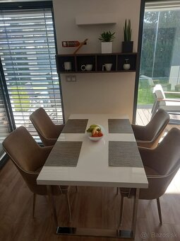 Jedálenský stôl - 2