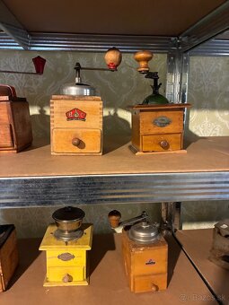 Starožitný mlynček na kávu - 2