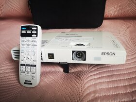 Projektor EPSON EB-1751 ideální stav, HDMI, dálkové ovládání - 2