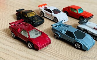 Staršie Matchbox autíčka - 2