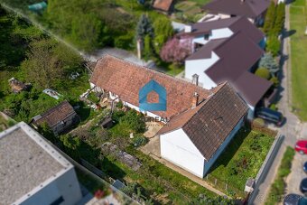 DOREAL / NA PREDAJ STARŠÍ RD S POZEMKOM 1268 M2, SENICA - 2