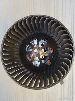 Predam nový vstavaný vnútorný ventilator vw golf 6 (r.2009- - 2