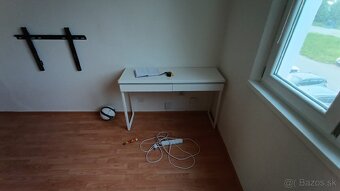 Kozmetický stolík - 2