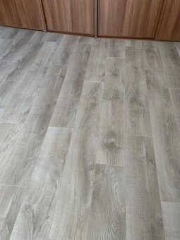 Predám zvyšok laminátovej podlahy. - 2
