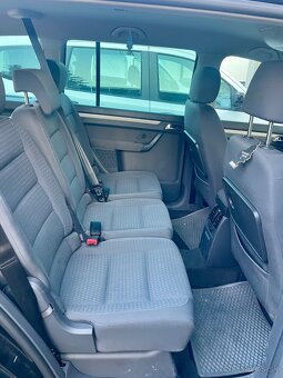 Volkswagen Touran 2.0 TDI, r. 2005, pojazdný + zimné gumy na - 2