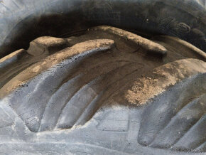 Pneu 12.4 R24 - 2