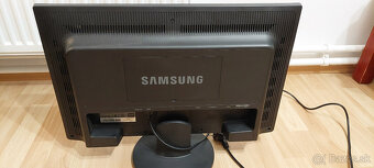 24" Samsung 2494HS LCD Monitor - 2