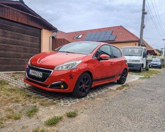 Peugeot 208, 2015 1.2 benzín,manuál - 2