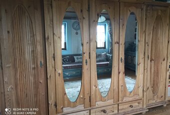 Rustikálna drevená masívna šatníková skriňa - 2