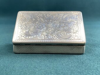 Strieborná gravírovaná krabička v Rokoko štýle 13lot - 2
