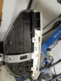 budiky pristrojovka mazda 323F Bj a BA - 2