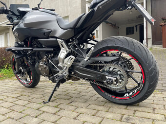 YAMAHA MT 07 - 2