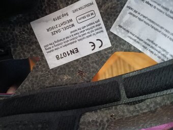 Dievčenská cyklistická prilba veľkosť M. - 2