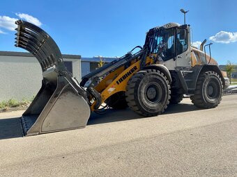 Nakladač LIEBHERR - 2