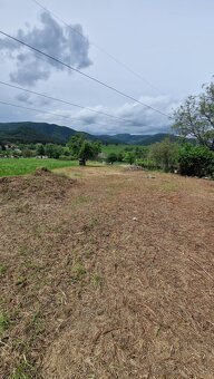 🏡 STAVEBNÝ POZEMOK S DOMOM V OBCI NITRIANSKE RUDNO (3 867 m - 2