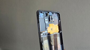 Popukaný LCD displej na Samsung Galaxy S20 Plus - 2