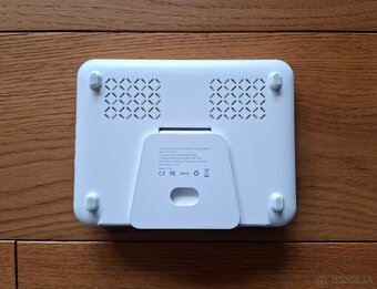 Bezdrôtová nabíjačka SwanScout s hodinami - 2