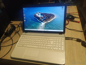 HP. 15,6“ LED. Nový SSD 256 GB. Grafika 2 GB. Nová baterka. - 2