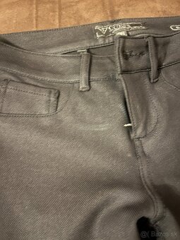 Dámske čierne GUESS nohavice - 2