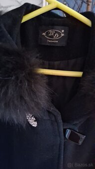 Elegantny cierny kabat s pravou kozusinov a panske kabaty - 2
