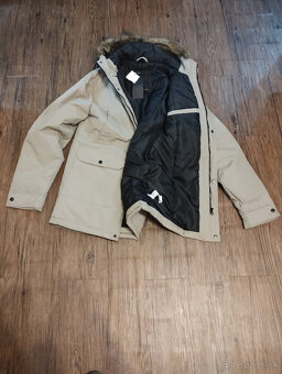 Zimna bunda Fisherfield/ Gate 5,- Euro/nová - 2