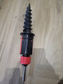 Vrták do zeme na vlajky - 2