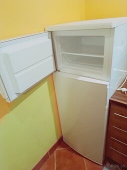 Predám chladničku s mrazničkou Electrolux - 2