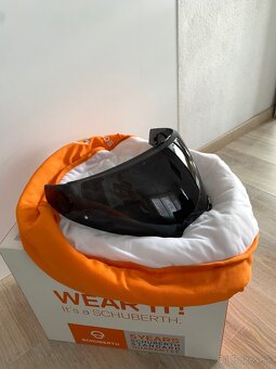 Predám nové Plexi Schuberth C4 Pro dark - 2