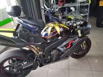 Yamaha R1 RN19 - 2