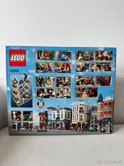 10255 LEGO Assembly Square - 2