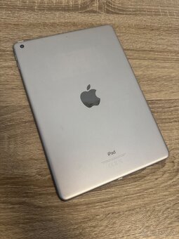 Apple iPad 6.Gen 128gb Wi-Fi Kozmická sivá - 2