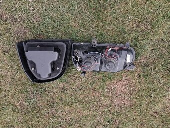 Predám predné zadné svetlá golf - 2