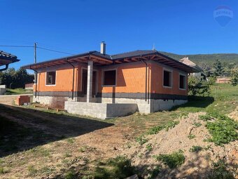 REZERVOVANEPredaj 4 izbový bungalov s garážou Nitra - Zob - 2