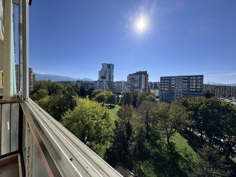 Na predaj slnečný 4-izbový byt na sídlisku Vlčince v Žiline - 2