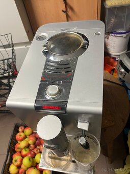 Predám Kavovar jura - 2