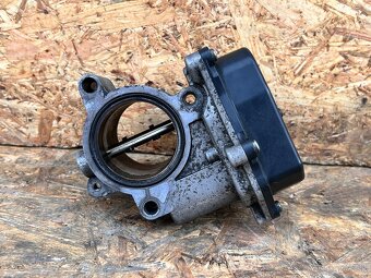 Škrtiaca klapka 03G128063F (V710) - 2