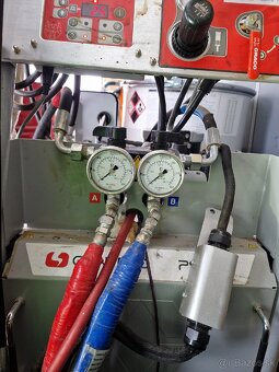 Stroj na striekanu izoláciu graco a 25 - 2