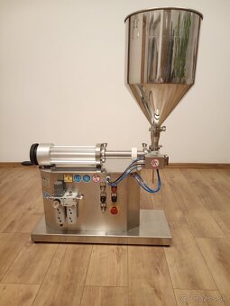 Plniaci stroj kvapalín a gelov - 2