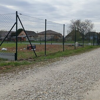 Montáž oplotenia... - 2