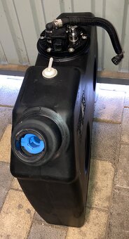 AdBlue nádrž Mercedes A9674700915 - 2