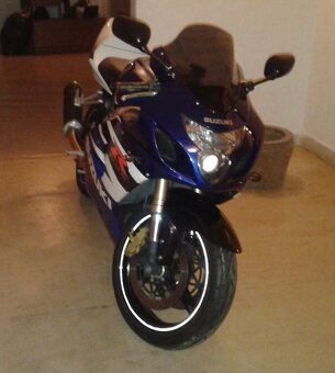 Predám športovú motorku SUZUKI GSXR 600K5 - 2