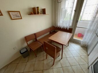 Darujem za odvoz - stoly, stolicky, lavice - 2
