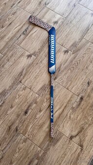 Predám brankársku hokejku Warrior Ritual M2 E – veľkosť 21” - 2